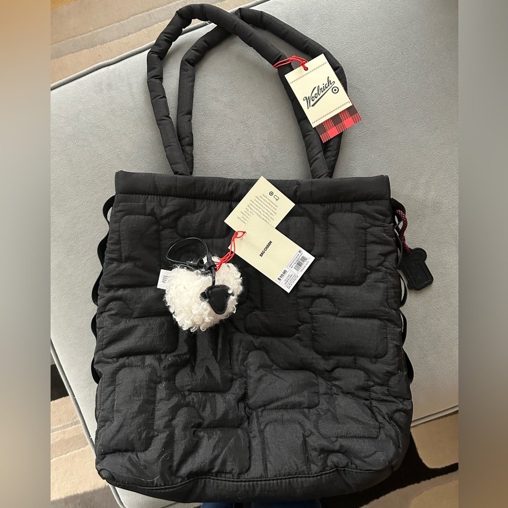 Woolrich × Target Limited Edition Black Quilted Tote &
Sheep Bag Charm(NWT)